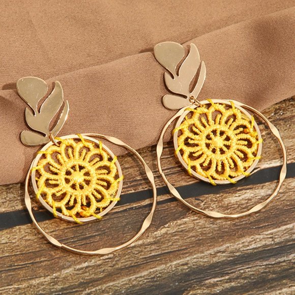 **NEW! Gorgeous Gold Abstract Leaf & Webbed Hoop Earrings - GREAT GIFT - Picture 4 of 7